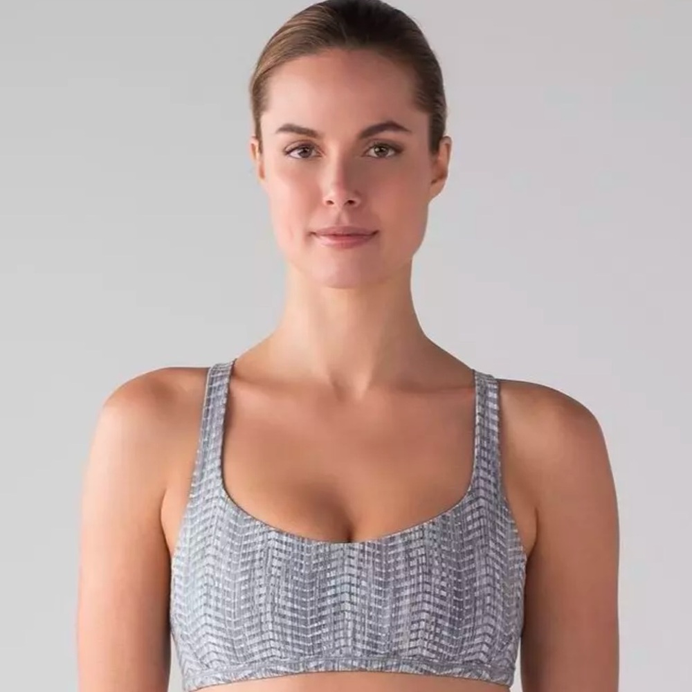 Lululemon Free To Be Zen Bra Arrow Jacquard Battleship Silver Spoon Grey Size 10